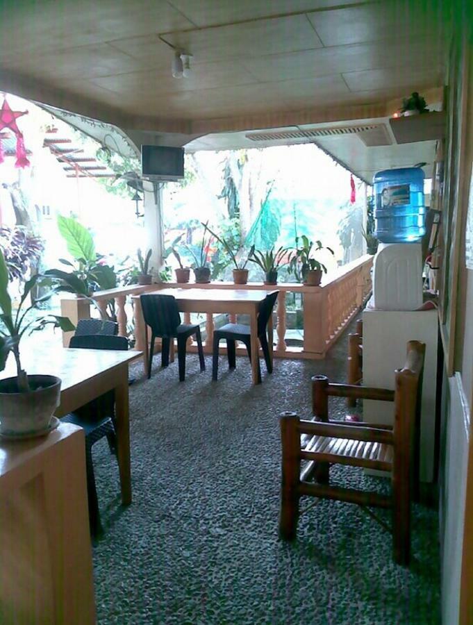 Emoks Guest House Moalboal Eksteriør bilde